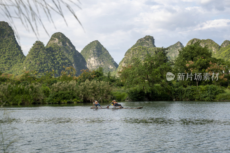 阳朔遇龙河竹筏漂流