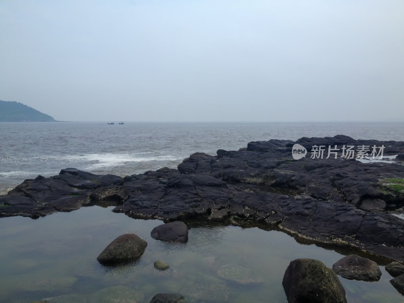 漳州火山岛海边火山岩石