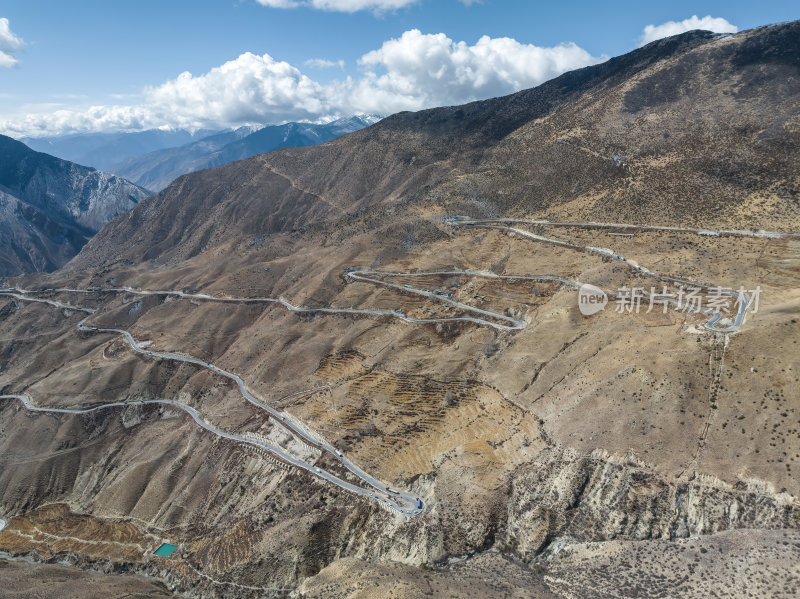 西藏昌都高原七十二拐盘山公路