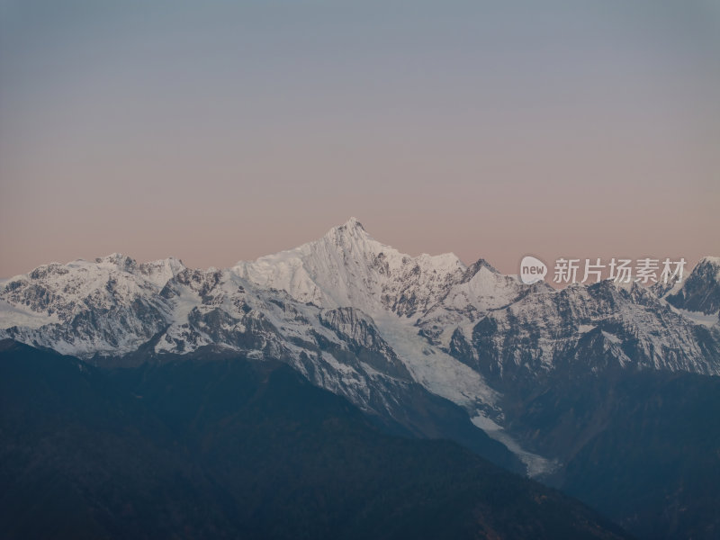 云南香格里拉梅里雪山飞来寺高空航拍