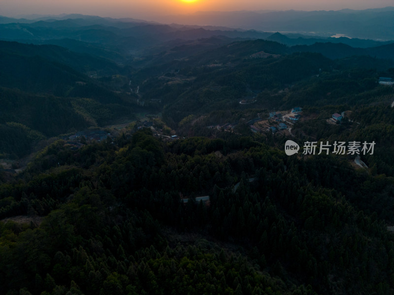 山川丘陵地貌日落晚霞航拍摄影图