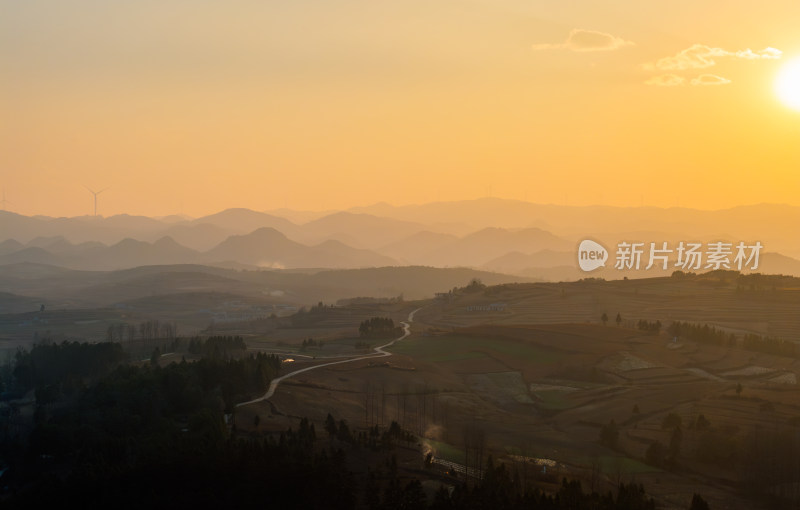 贵州高原日落时的乡村风景风光
