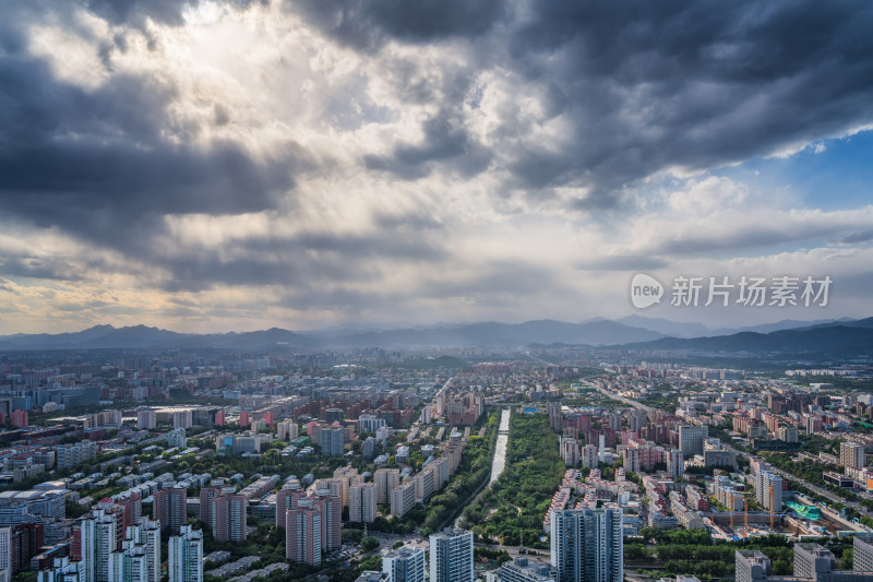 俯瞰北京城市海淀石景山西山