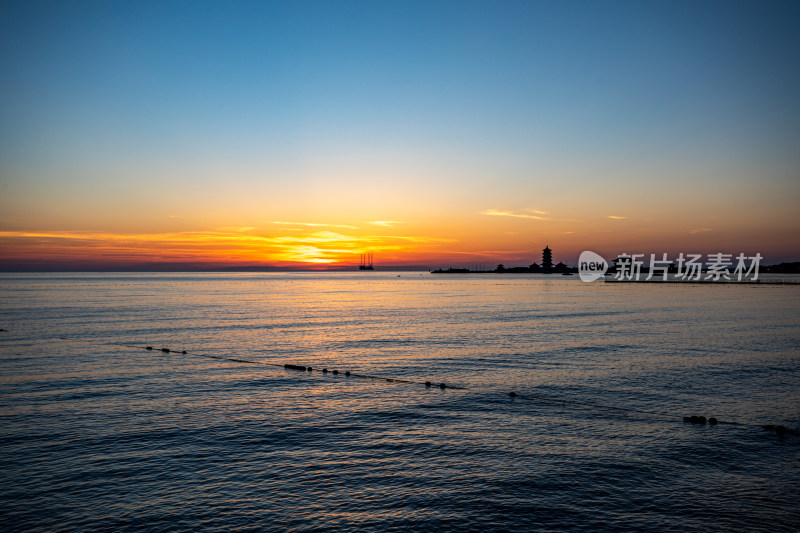 山东烟台蓬莱阁八仙过海景区海上日出景观