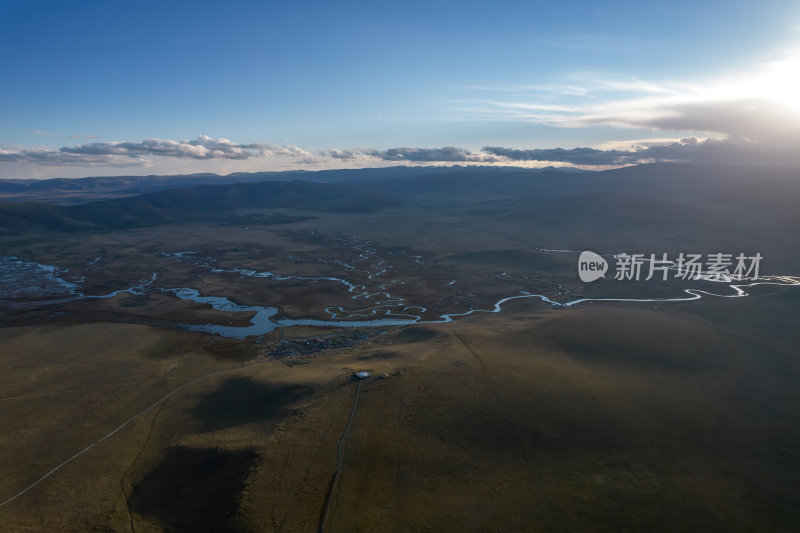 甘肃甘南玛曲阿万仓湿地蜿蜒河道草原航拍