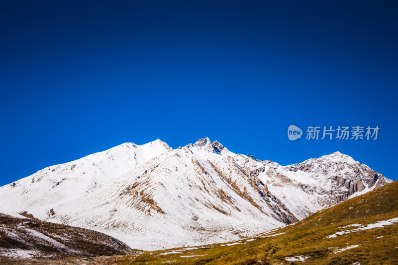 新疆天山山脉雪山山峰山脉