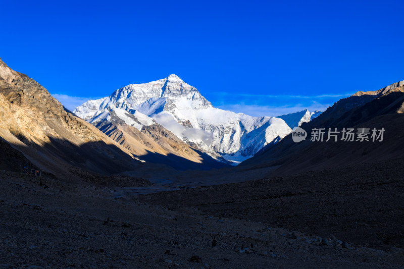 珠穆朗玛峰雪山