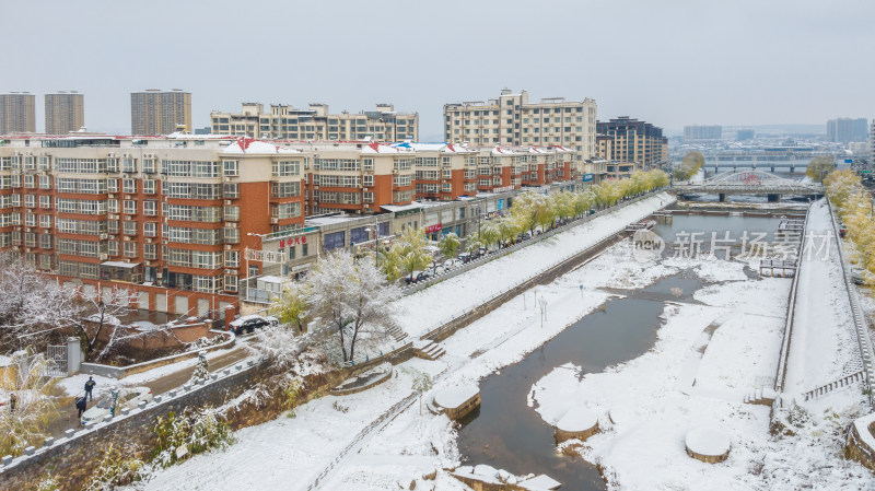 雪后城市楼房道路交通航拍