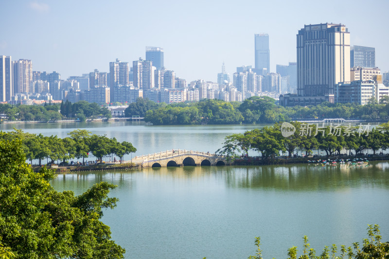 晴天下的惠州西湖景区景色