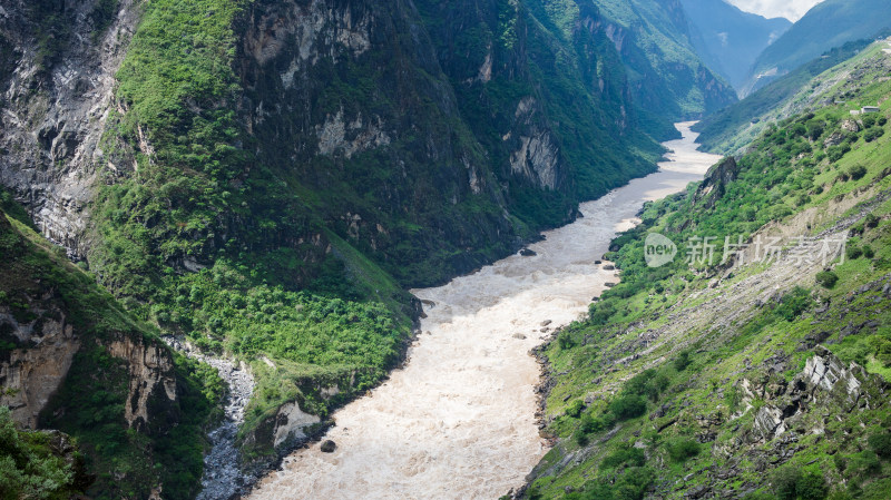 丽江虎跳峡高路徒步