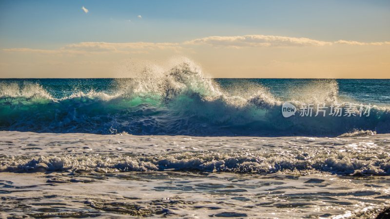 大海浪花巨浪浪潮汹涌海浪波涛汹涌