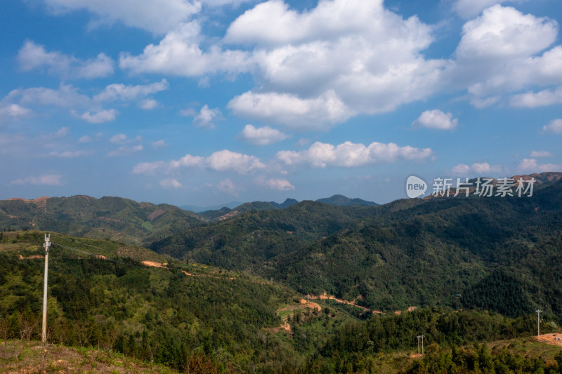 山脉 山峰 山峦 云雾缭绕的山峰