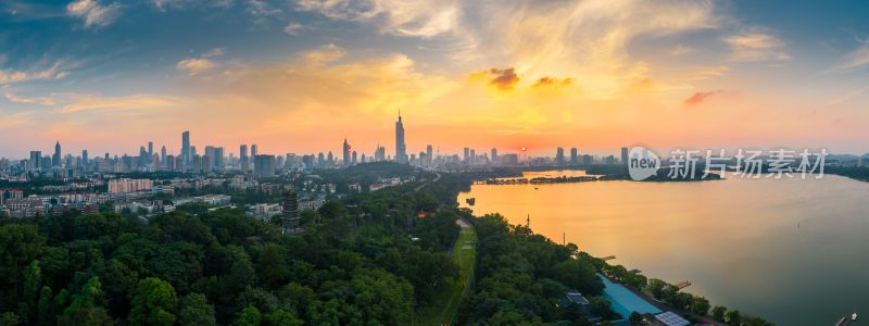 南京玄武湖的日落美景