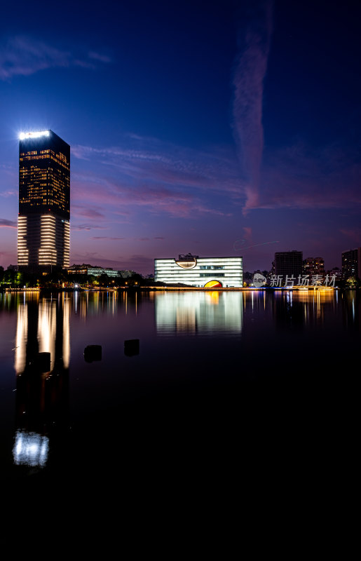 上海嘉定远香湖夜景倒影景观