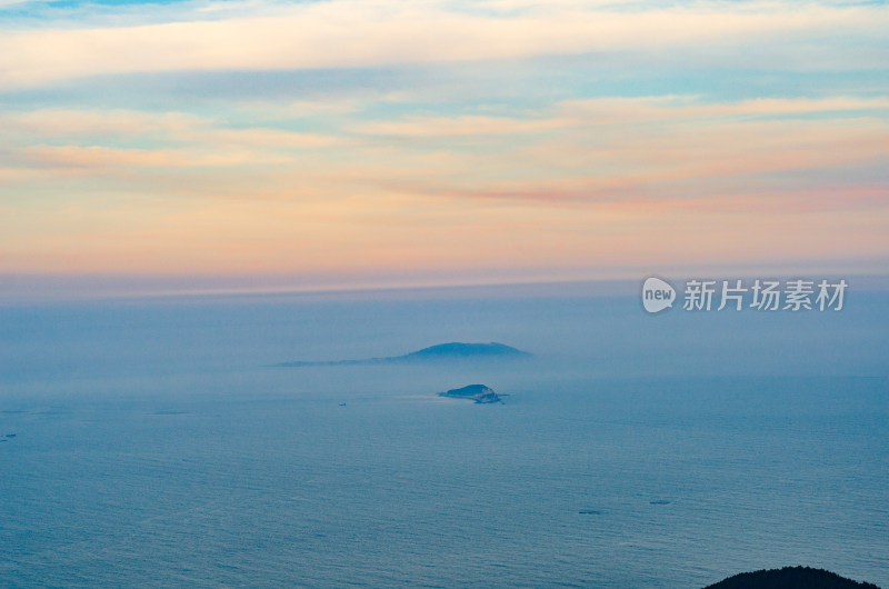 青岛崂山仰口峰顶俯瞰大海晚霞