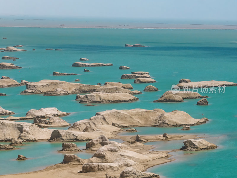 青海海西州乌素特水上雅丹奇异地貌高空航拍