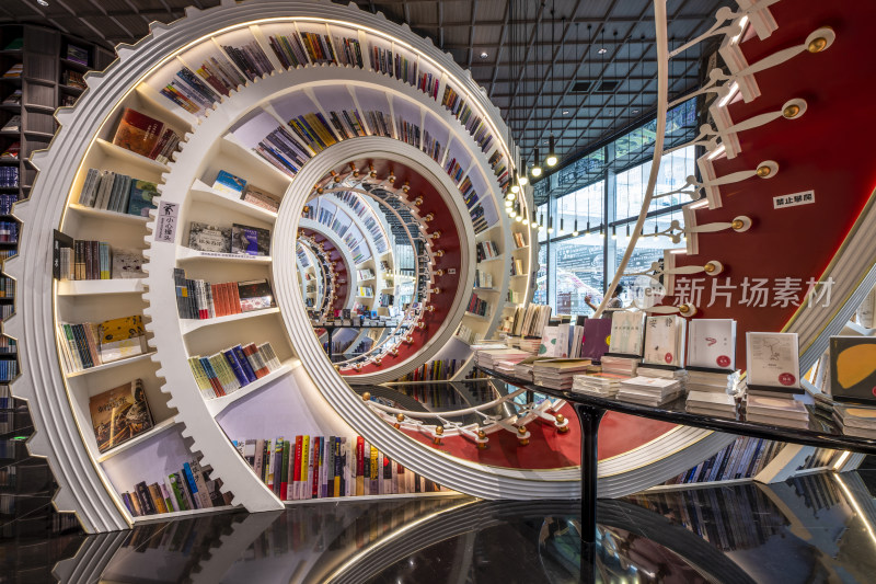 深圳钟书阁创意书架造型的书店内部景观