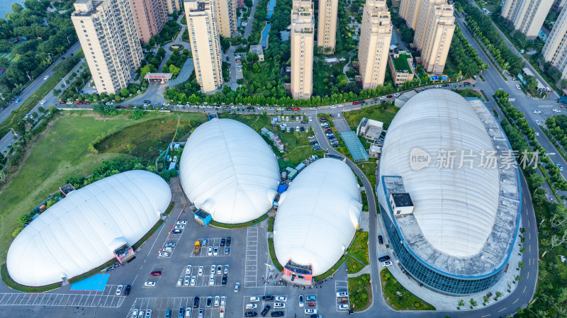 枣庄东湖公园冰雪世界白色穹顶建筑