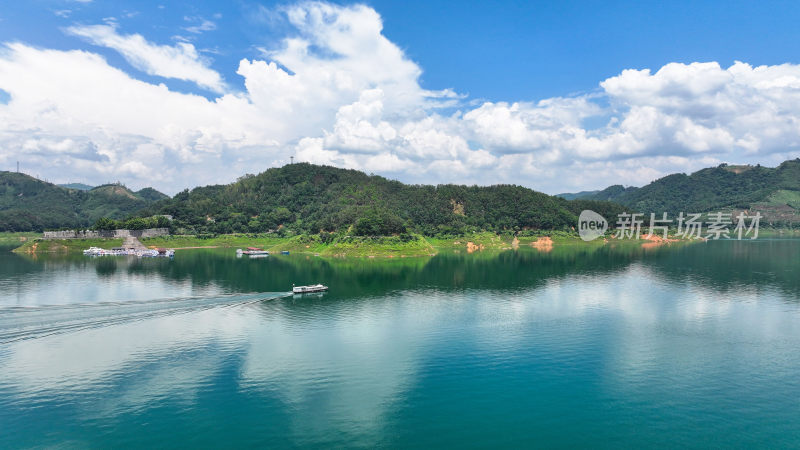 森林湖泊山川秀丽青山绿水