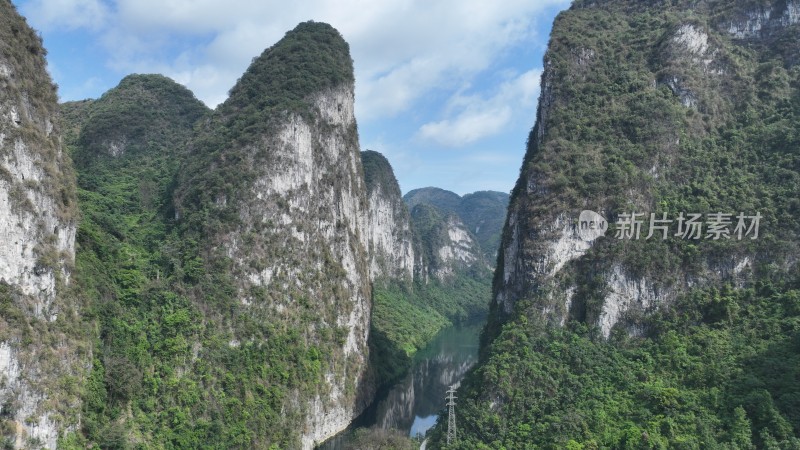 航拍广西河池凯斯特地貌河池小三峡绿水青山