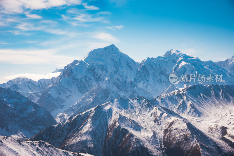 新疆雪山山脉自然风景