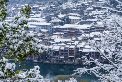 航拍东方威尼斯镇远古城雪景