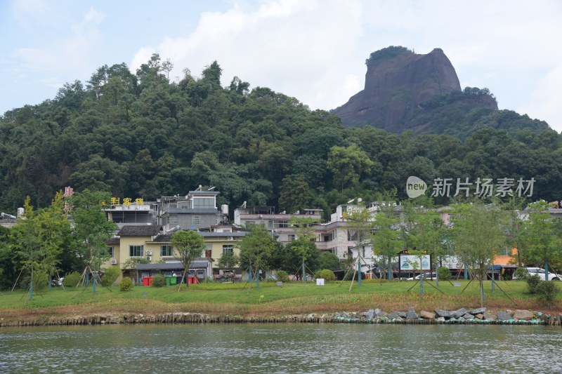 广东韶关：丹霞山景区锦江岸边的客栈民宿