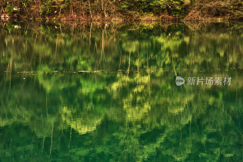 宁静的湖泊