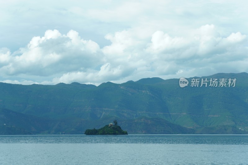 云南泸沽湖湖心岛