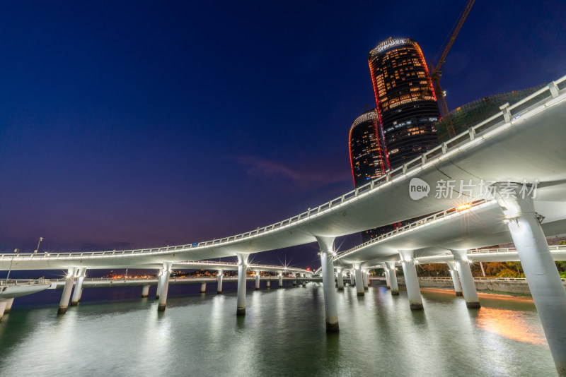 厦门世茂海峡大厦夜景