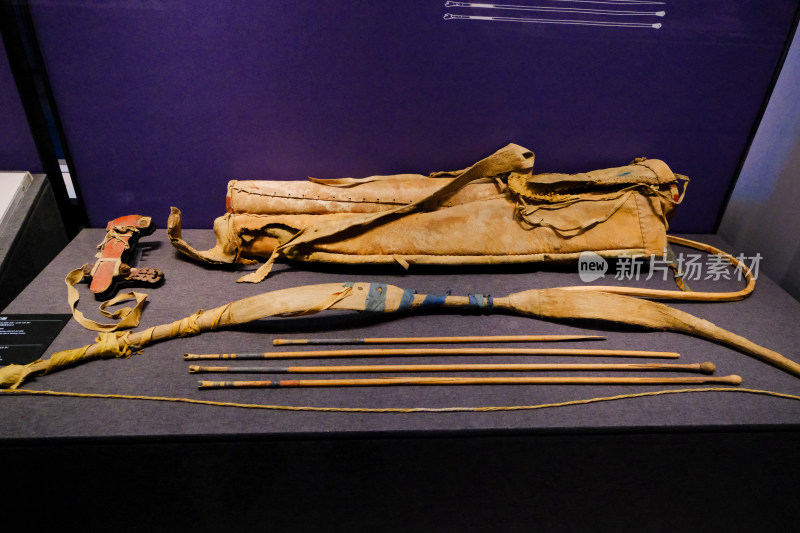新疆博物馆中展览的文物弓箭