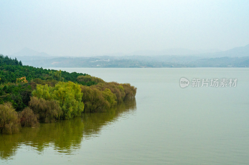 河南洛阳嵩县的陆浑水库秋季风光