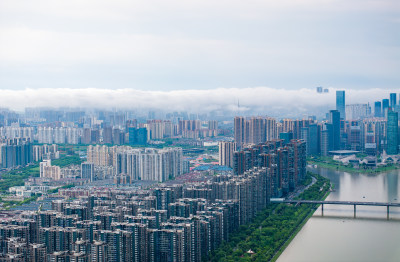 雨后长沙湘江两岸城市天际线