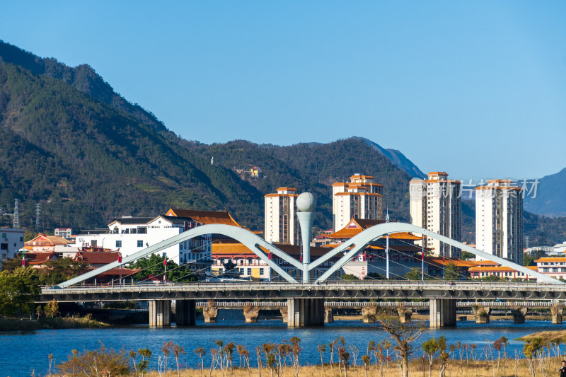 依山傍水的特色城市建筑景观