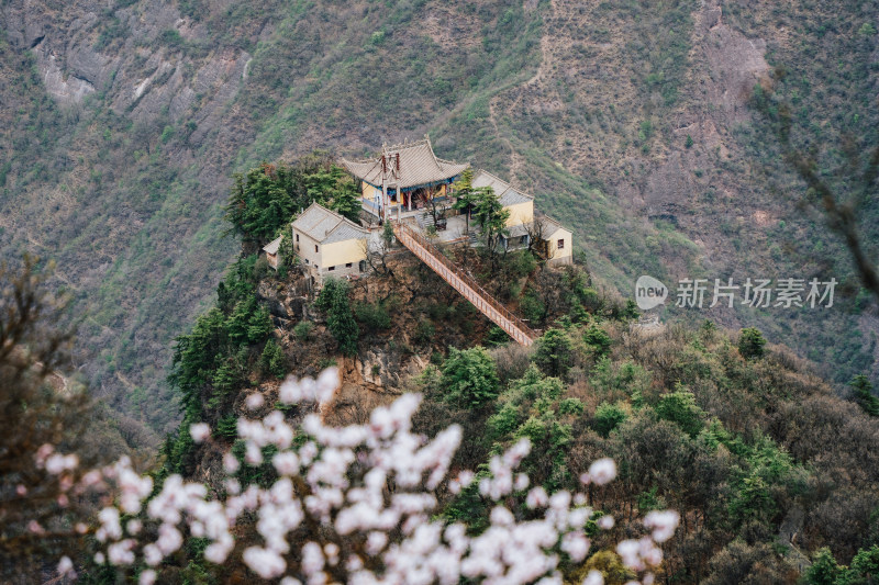 平凉市崆峒通天桥天台山