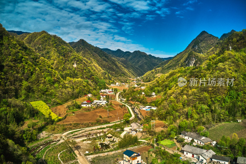 湖南神农架林区太阳坪自然保护区长坊村