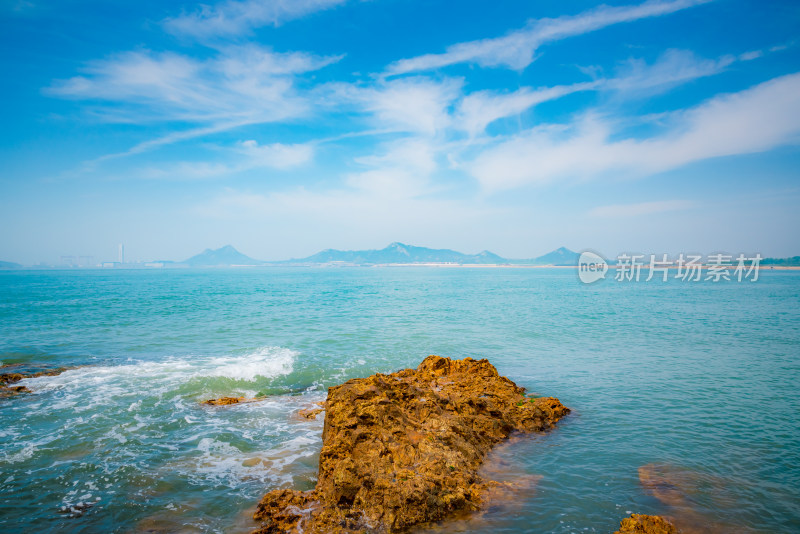 海浪礁石大海海岸线