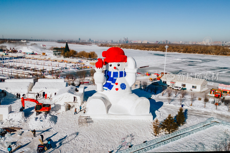 哈尔滨大外滩雪人码头大雪人