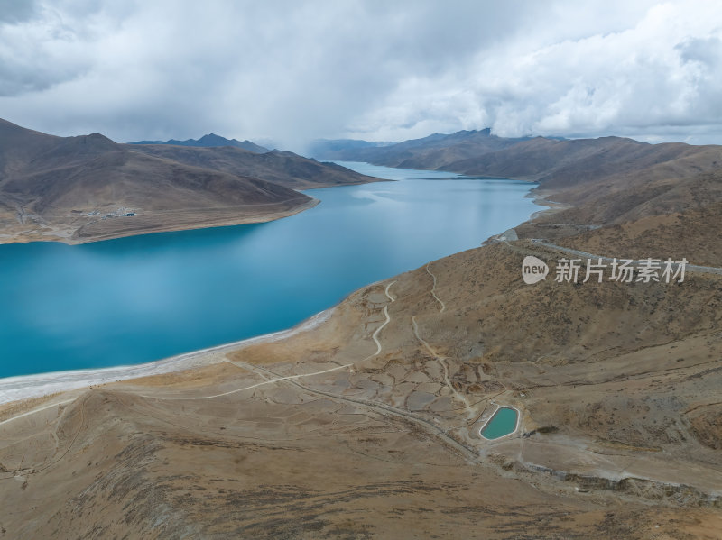 西藏山南羊卓雍措圣湖神湖蓝色高空航拍