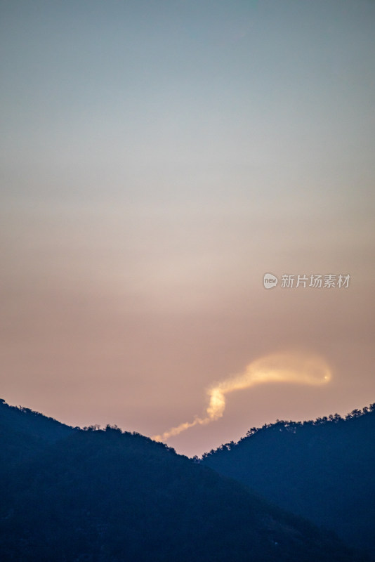 黄昏夕阳青岛小麦岛公园自然风光与城市景观