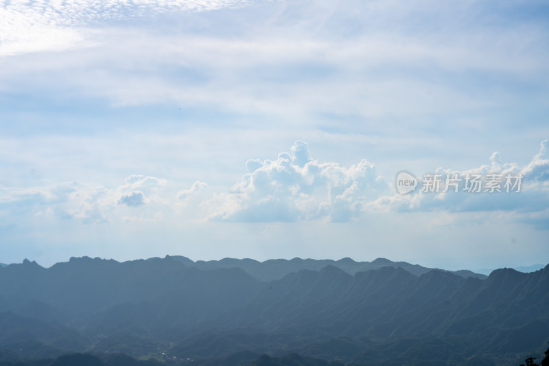 中国湖南张家界景区奇特山峰与茂密森林