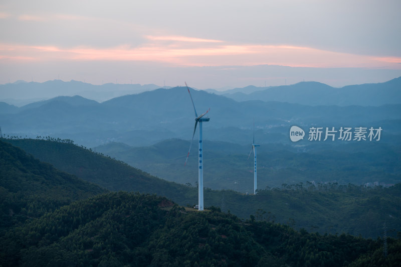 风车山山顶壮丽山河画圈