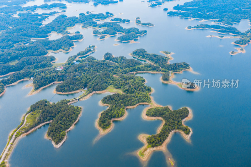 湖泊岛屿水库航拍俯瞰全景