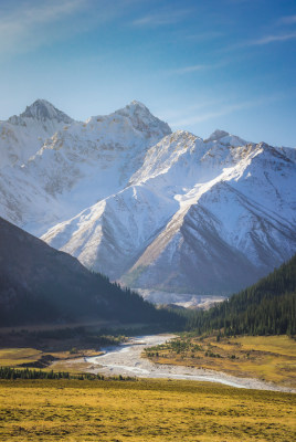 雪山河谷自然风景