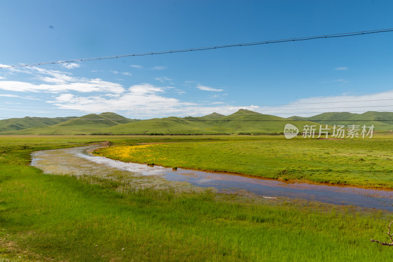 蓝天白云草原风景