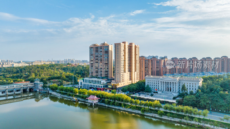 湖北省随州市涡水河府河边的楼房