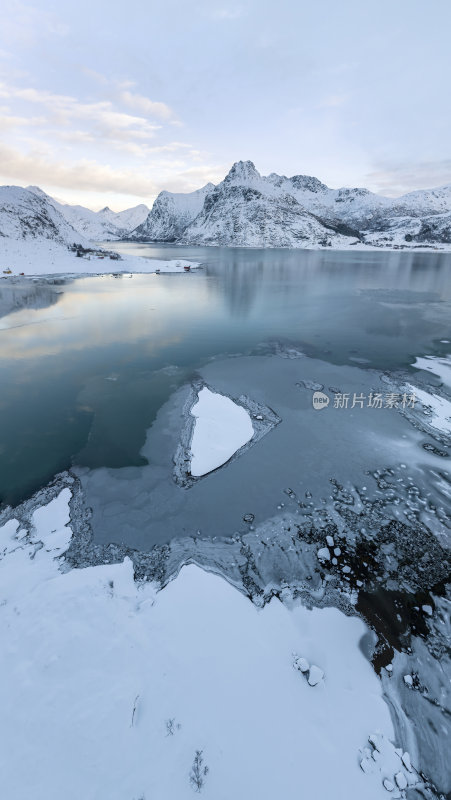 挪威罗弗敦群岛北极圈雷纳冬季雪景高空航拍