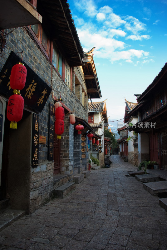 丽江古城河道与街景