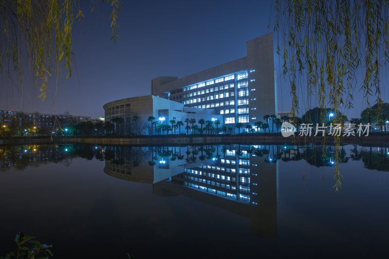 上海大学