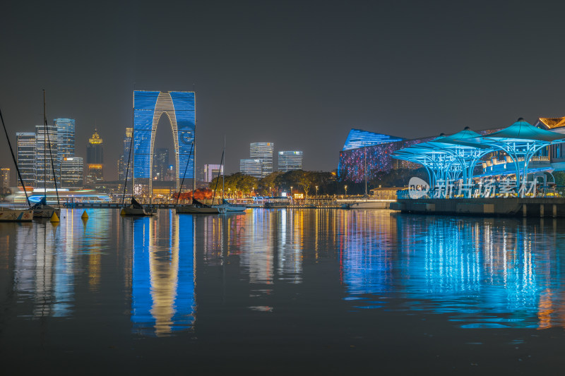 苏州金鸡湖-现代化城市水边夜景灯光倒影